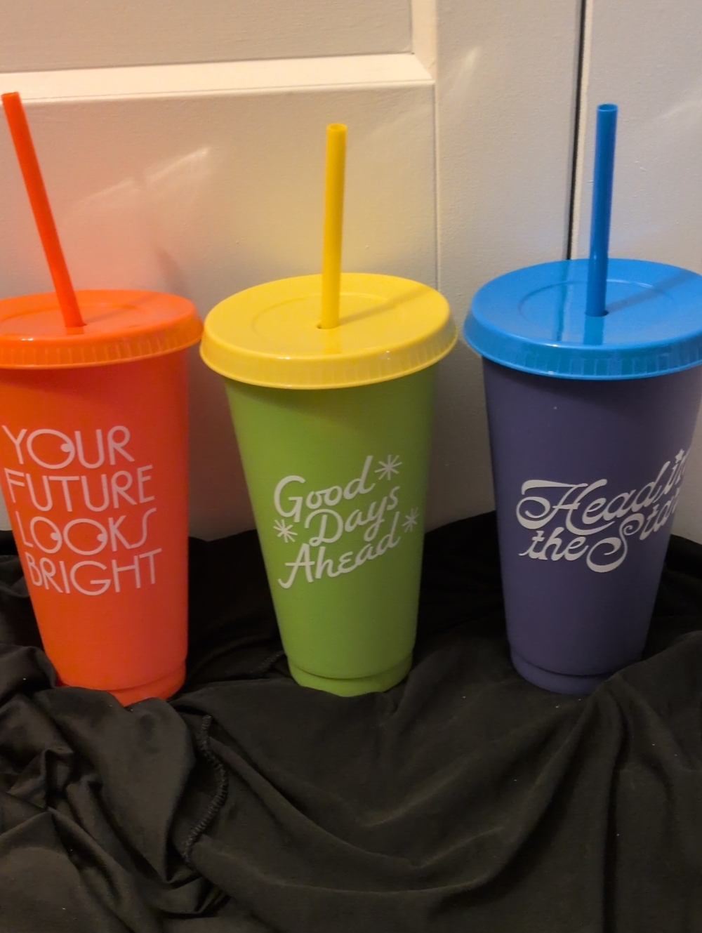 Colorful Reusable, Color Changing  Plastic Tumbler with Lid & Straw